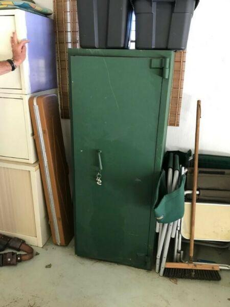 RIFLE SAFE,VERY SECURE !!!! 