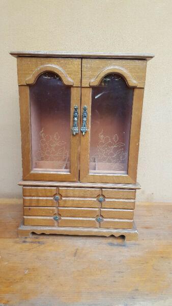 Beautiful, large old wooden jewellery cabinet. 