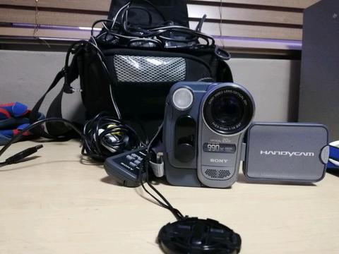 Sony Handycam CCD-TRV218E - camcorder - Hi8 