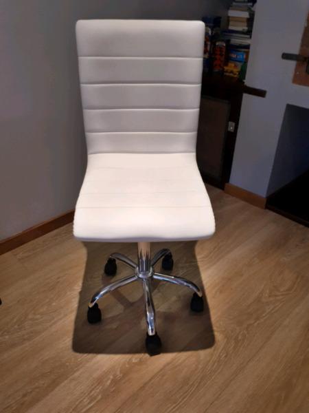 Stylish office chair 