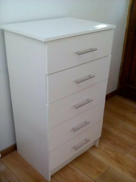 Brand new chest of drawers 