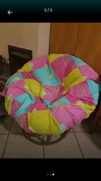 Round Chair with Pillow  