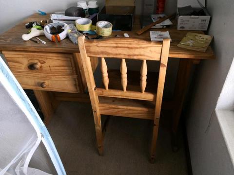 desk table and Two chairs 