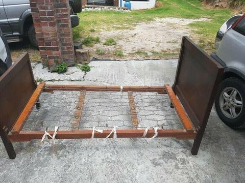 Single bed - circa 1948 - well made with proper wood CLEAROUT - MAKE SPACE 