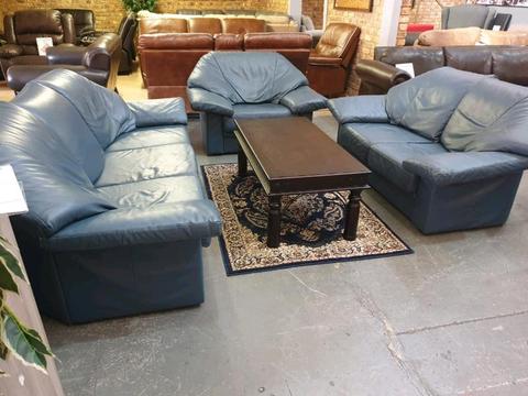 Grafton Everest full leather 6 seater lounge suite R 11900 