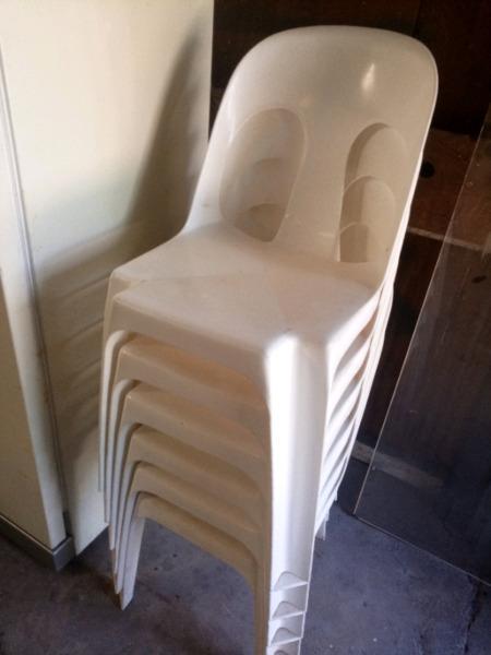 6 plastic chairs with protective cover 