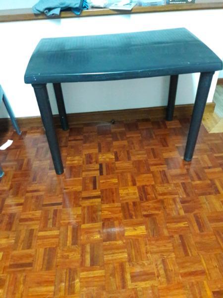 Plastic table for sale 200rands 