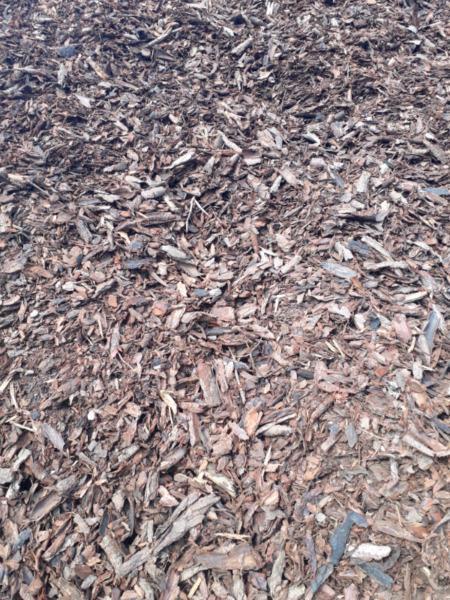 WOOD CHIPS, BARK NUGGETS, POTTING SOIL, TOP SOIL, LAWN DRESSING AND COMPOST 