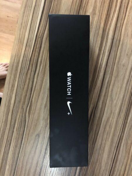 iWatch Series 4 Nike + GPS and Cellular For Sale 