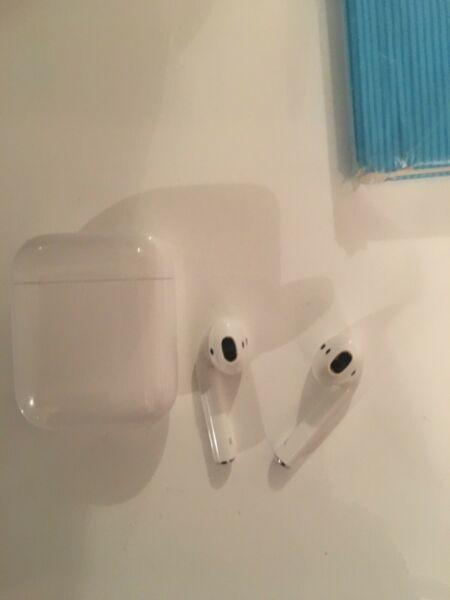 Apple AirPods  