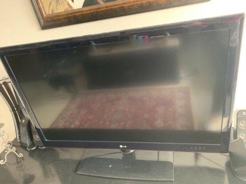 LG LED HDMI TV 42inch for sale 