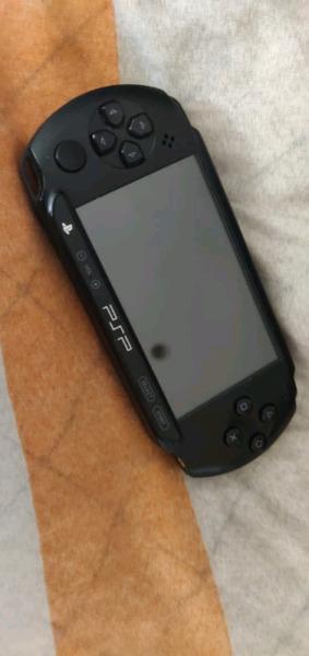 PSP FOR SALE INCL EXTRAS 