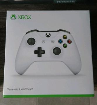 XBOX ONE WIRELESS CONTROLLER + GAME  